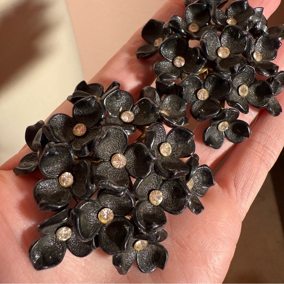 vintage 1940's retro black plastic lucite Flower cluster Oversized Earrings - Picture 14 of 14